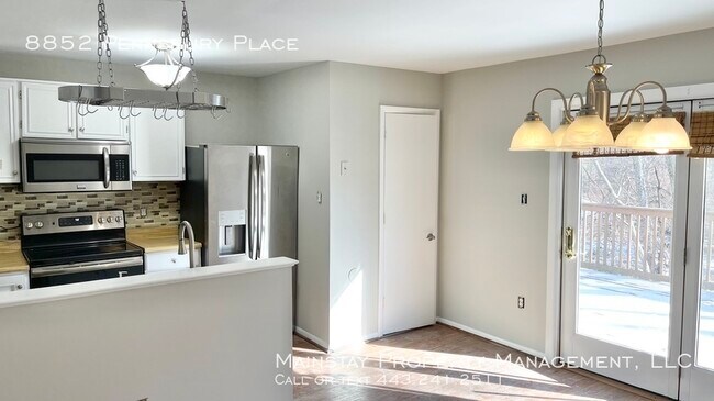Building Photo - 8852 Pennsbury Pl