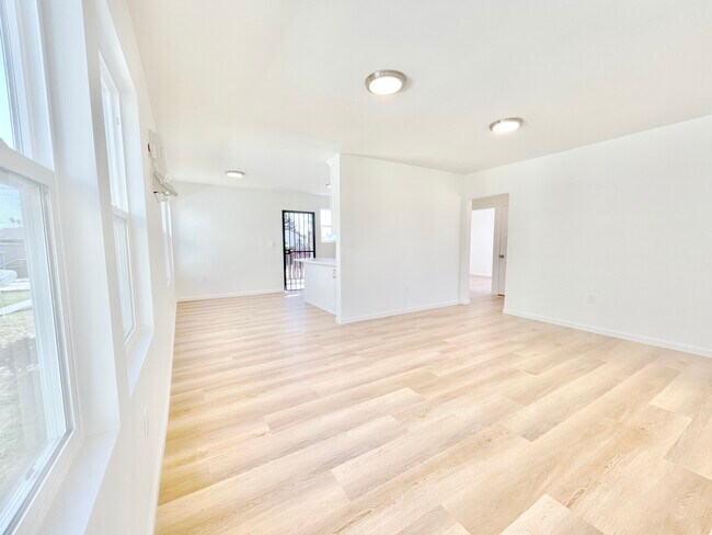 Building Photo - 2022 W 35th St