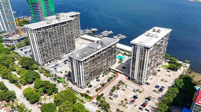 Building Photo - 1915 Brickell Ave