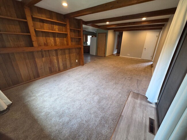Foto del edificio - Charming Westside ranch with updates throu...