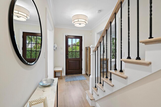 Foto del edificio - 360 Seaspray Ave