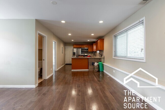 Foto del edificio - 1530 N Greenview Ave