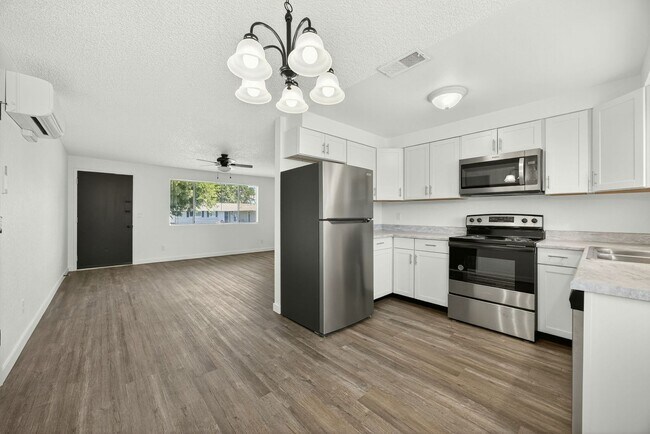 Foto del edificio - Modern 2-Bedroom Duplex with New Kitchen &...