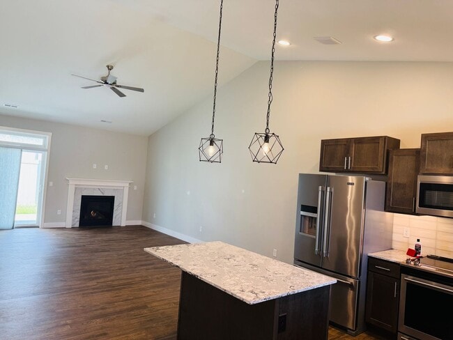 Foto del edificio - Gorgeous Townhome in Signal Peak (West End...