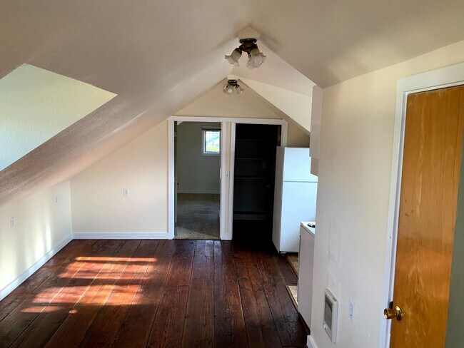 Building Photo - 1 Bedroom Unit in Whiteaker