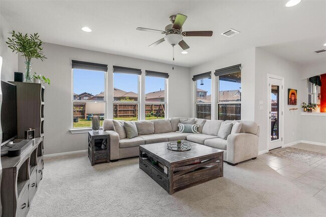 Building Photo - 121 Cascata Way