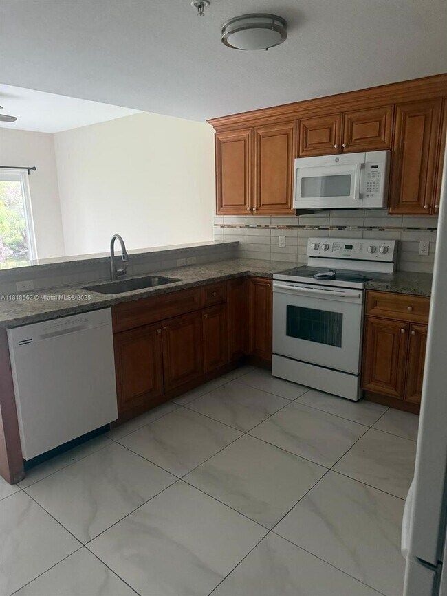 Foto del edificio - 11585 NW 36th St