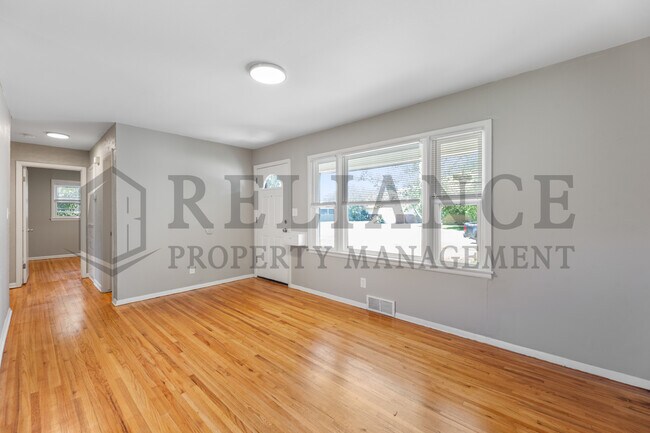 Foto del edificio - 2340 S Vine St
