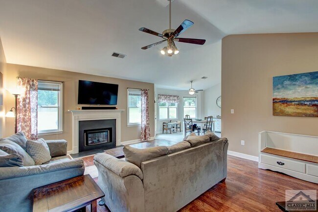 Foto del edificio - 1270 Katie Ln