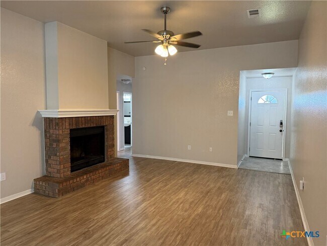 Building Photo - 916 Whirlaway Dr