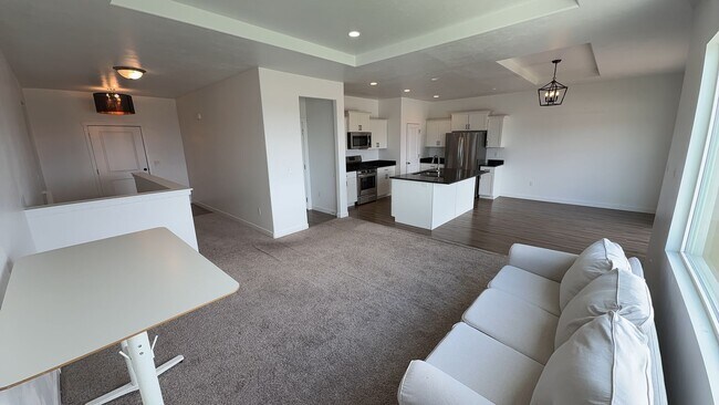 Foto del edificio - 8285 Lakeshore Dr