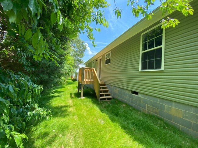 Foto del edificio - 3 bedroom, 2 bathroom home in White Pine