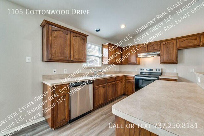 Building Photo - 1105 W Cottonwood Dr