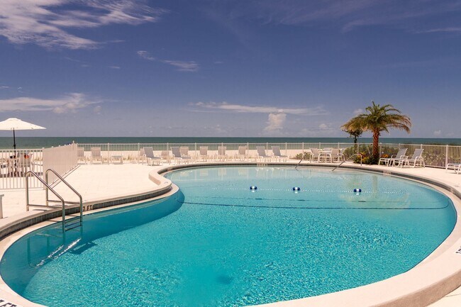 Foto del edificio - ** LUXURY BEACHFRONT LIVING AT NAPLES CONT...