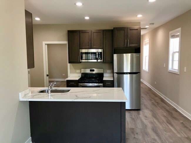 Building Photo - 976 W 19th St