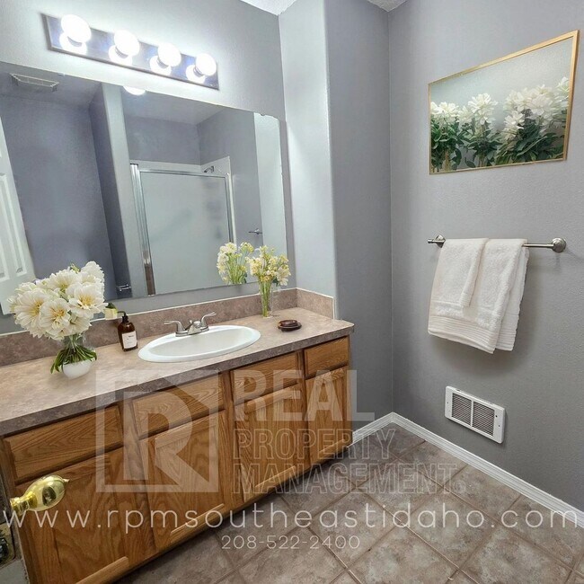 Foto del edificio - Spacious & Updated 4 Bedroom, 3 Bathroom Twin Home in Ammon (Idaho Falls) for Rent by Real Proper...