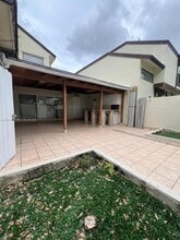 Building Photo - 526 NW 99th Ct