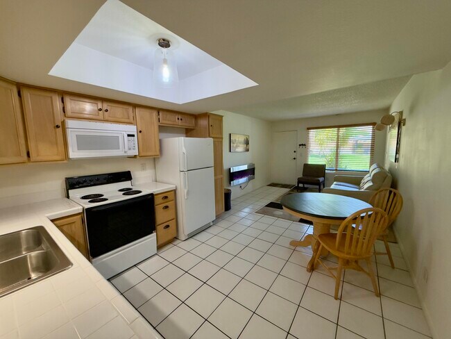 Foto del edificio - 9641 Spyglass Ave