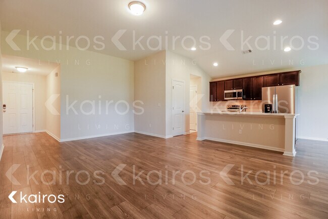 Building Photo - 26 Red Oak Dr.