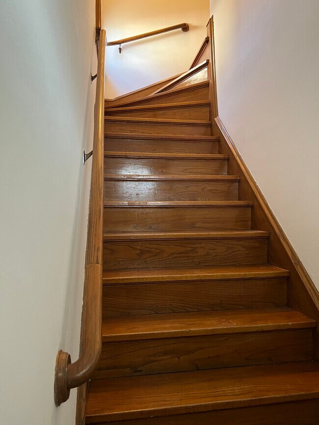 Building Photo - 1370 N 59th St