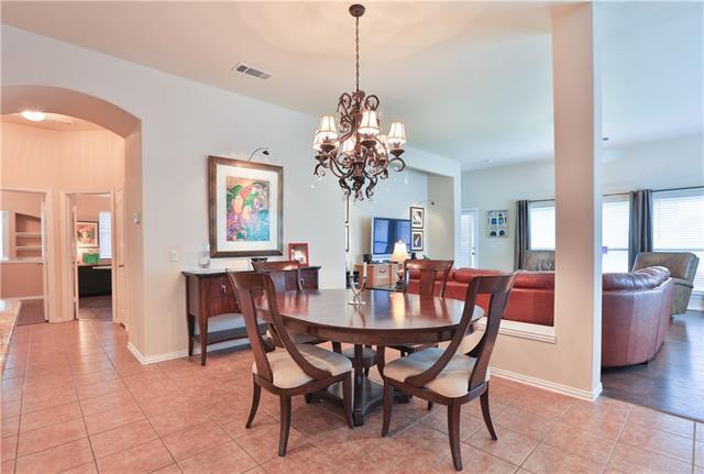 Building Photo - 2209 Kingsdale Ct