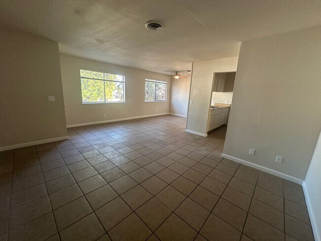 Foto del edificio - 1316 Hobart Dr