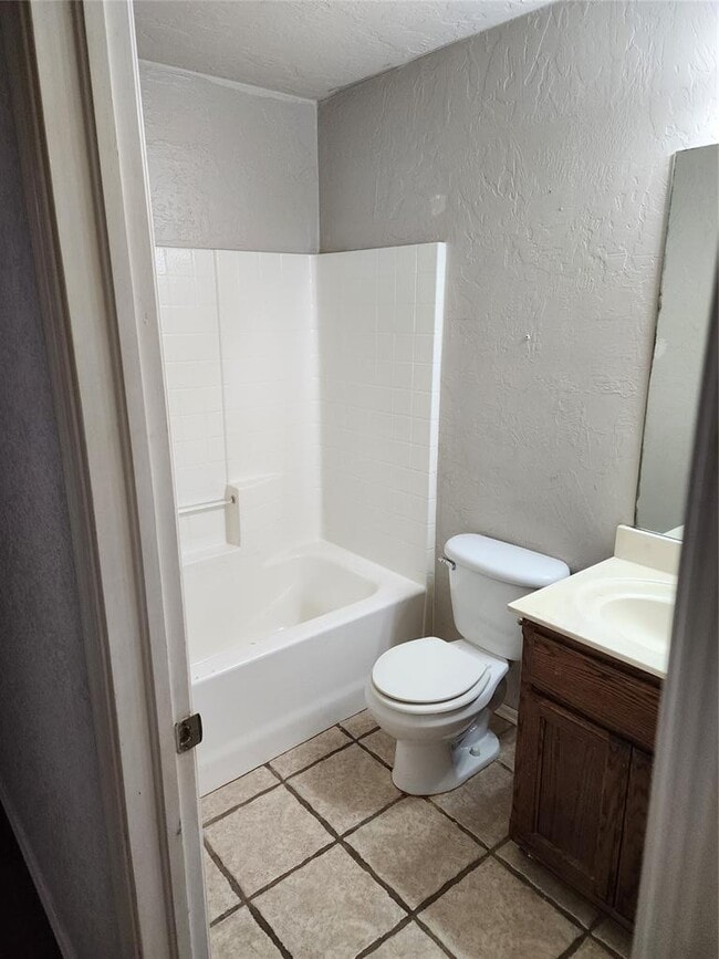 Building Photo - 212 Cambridge Dr