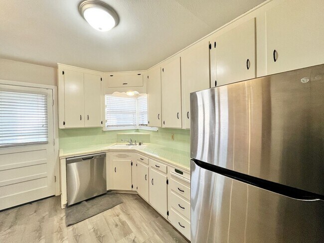 Building Photo - 4901 Rector Ave