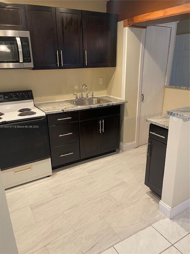Foto del edificio - 2481 NW 30th Terrace