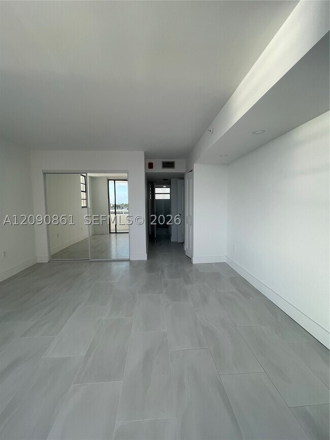 Foto del edificio - 6820 Indian Creek Dr