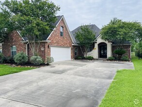 Building Photo - 4155 Pinehurst Dr