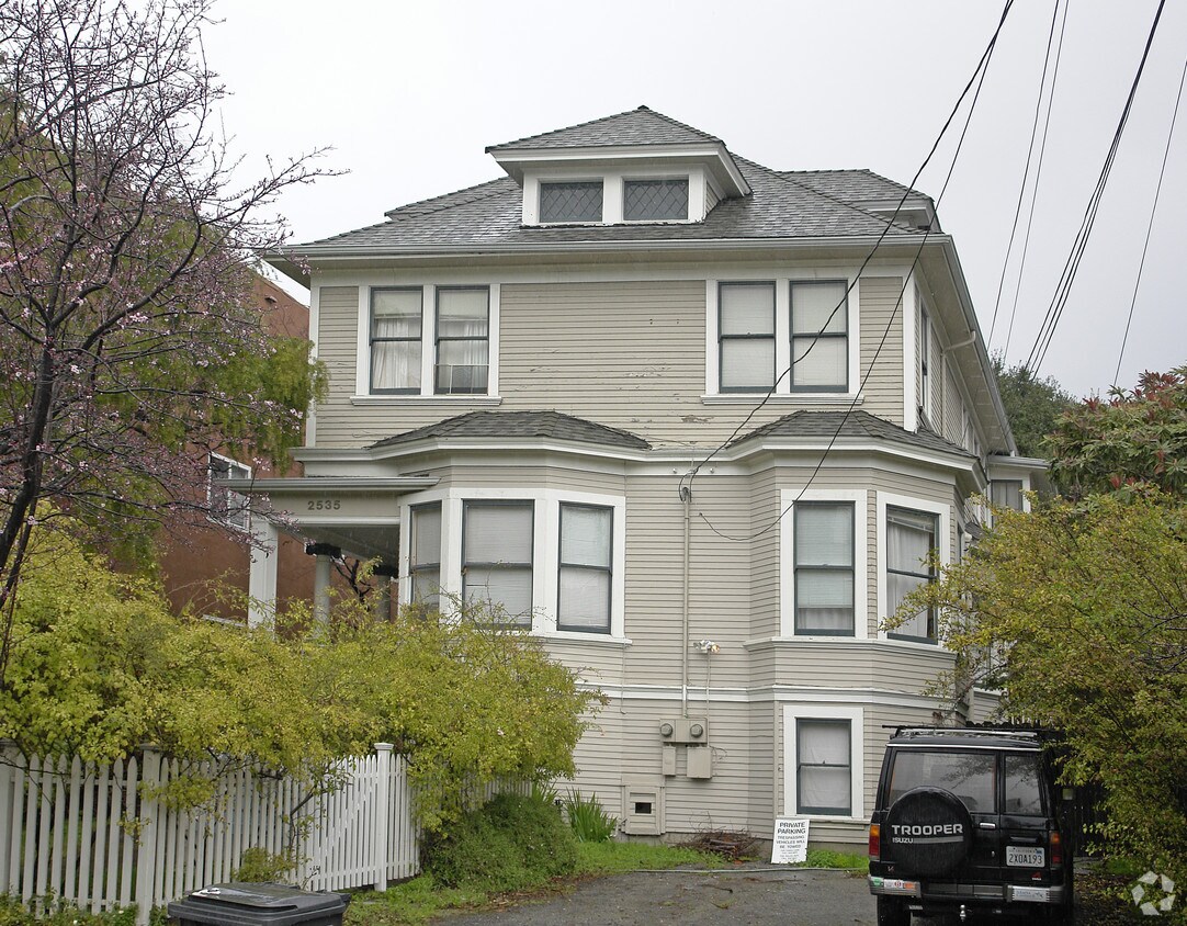 Foto principal - 2535 Hillegass Ave