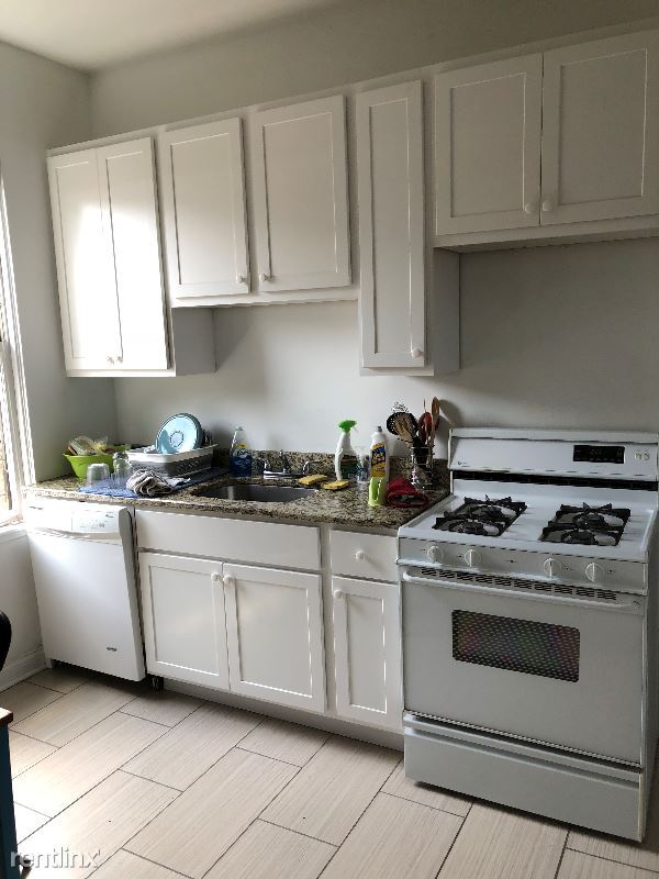 Foto del edificio - 2243 N Bissell St