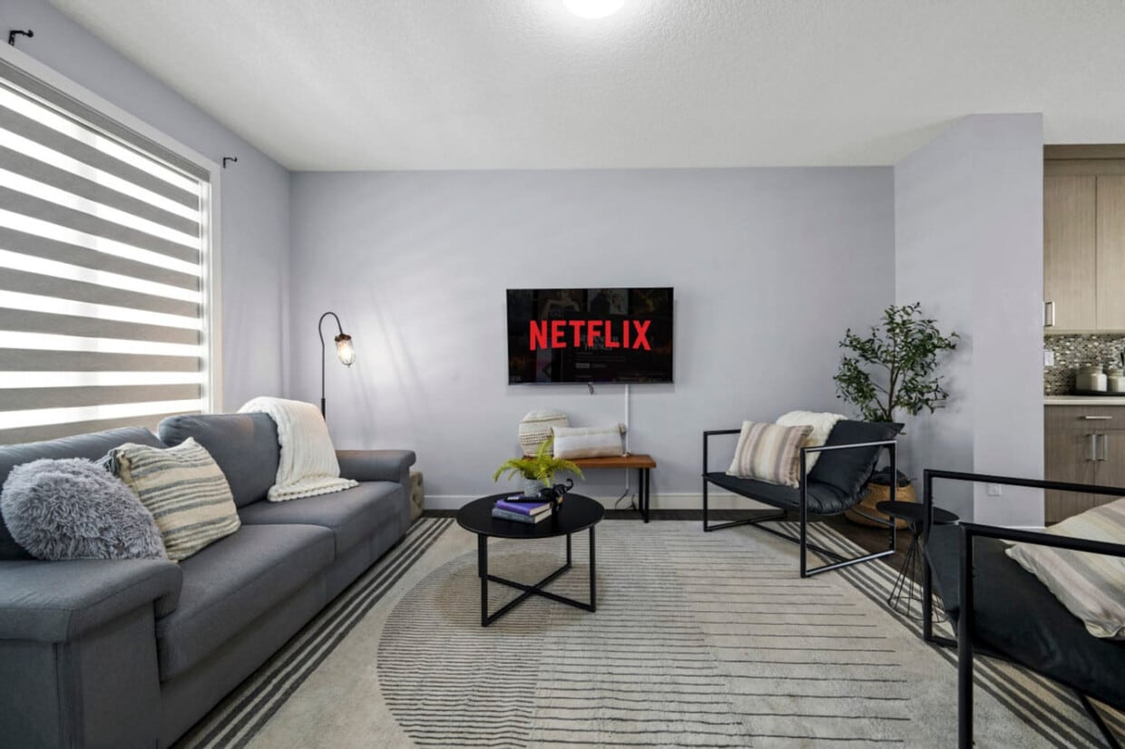 Primary Photo - 10749-10792 92 St NW