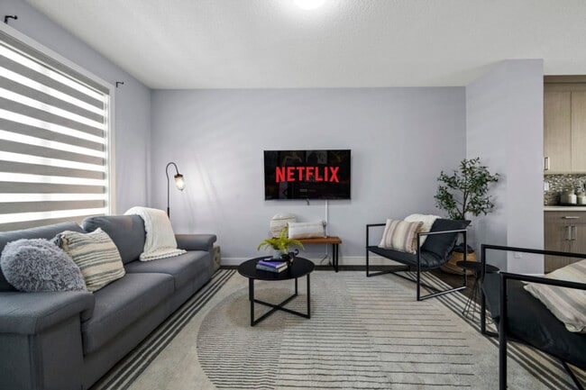 Building Photo - 10749-10792 92 St NW