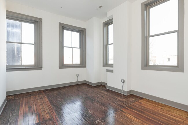 Building Photo - 1209 Hull St