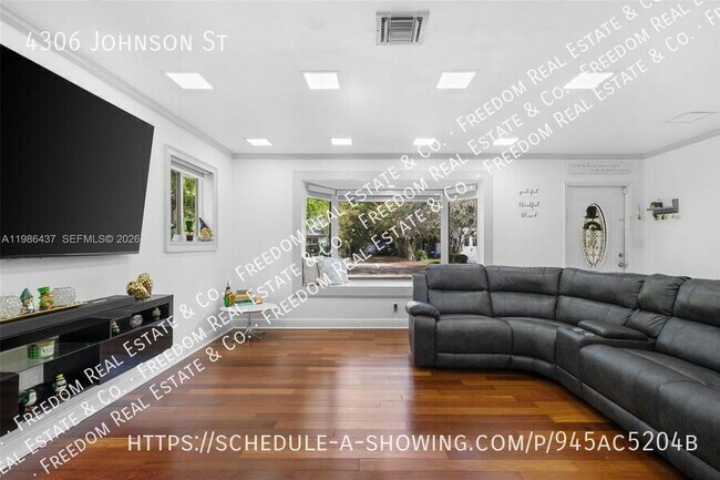 Foto del edificio - 4306 Johnson St