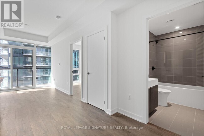 Photo du bâtiment - 127 Broadway Ave