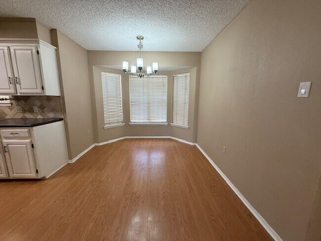 Foto del edificio - 7933 Hearne Dr