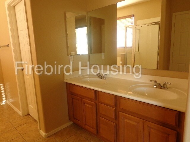 Foto del edificio - 17371 W Jackson St