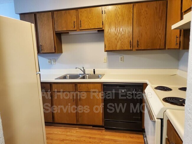 Foto del edificio - 1947 S Ingram Mill Rd