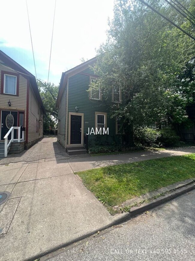 Foto del edificio - 3915 Bridge Ave
