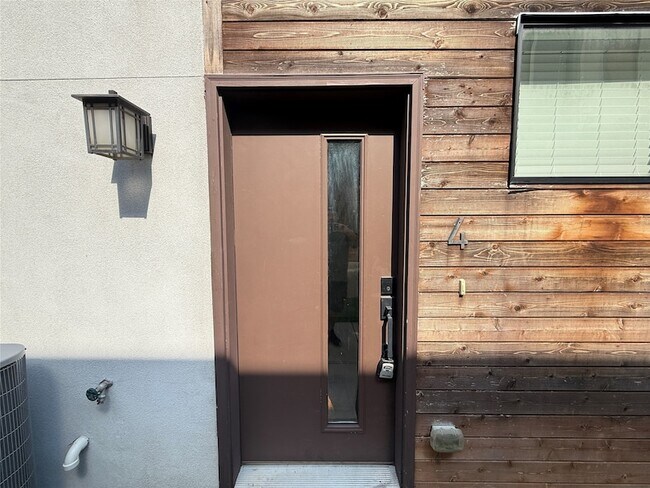 Foto del edificio - 1931 N Prairie Ave