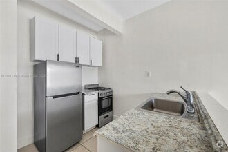 Building Photo - 8135 Crespi Blvd