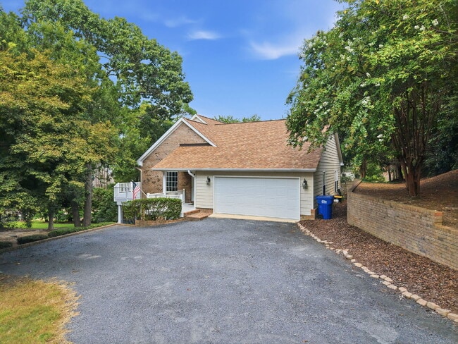 Building Photo - 108 Clay Cir