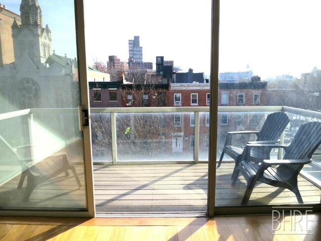 Fotografía del edificio - 383 Carlton Ave