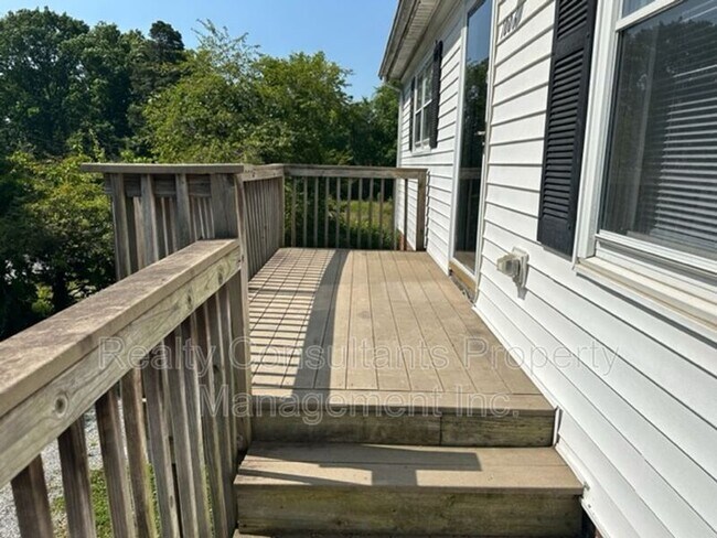 Building Photo - 1006 W Barton St