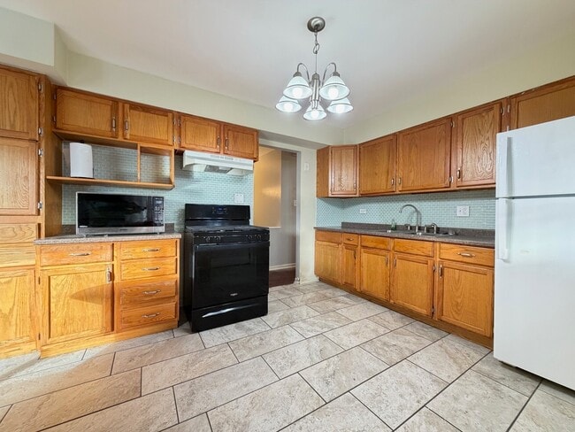 Building Photo - 450 E Mulberry Ct