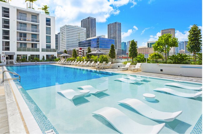 Foto del edificio - 243 NW 8th St