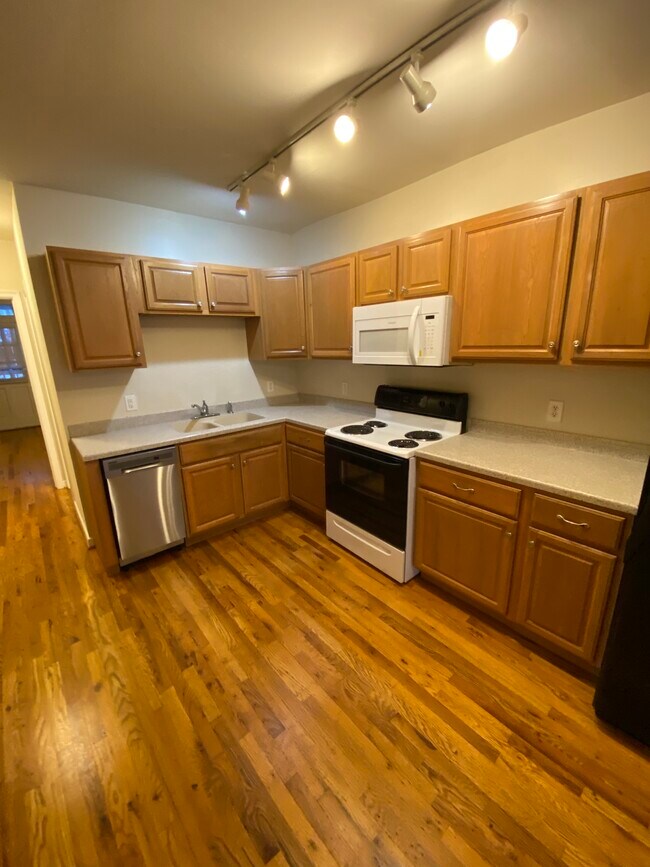 Foto del edificio - 3019 Ellwood Ave